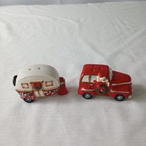 NWT    Ceramic Red Vehicle & Camping Trailer Salt & Pepper Set-